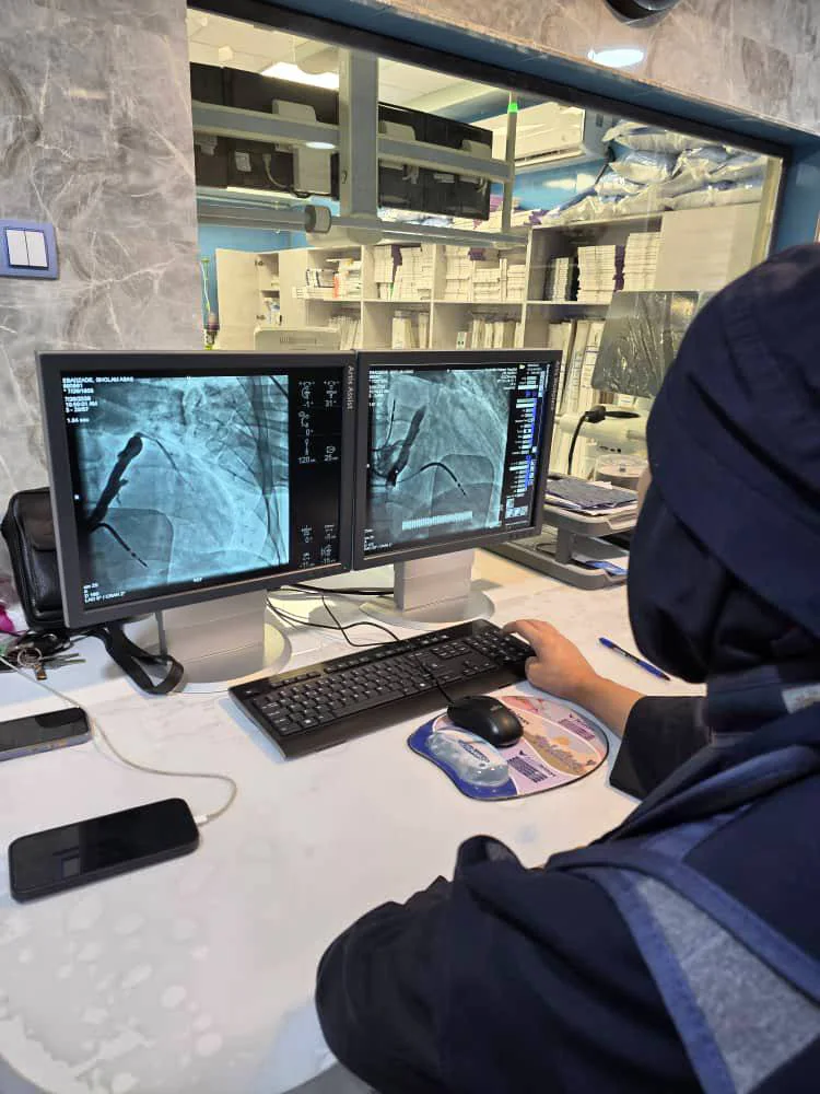 دکتر عزت پناه در حال عمل CRTD